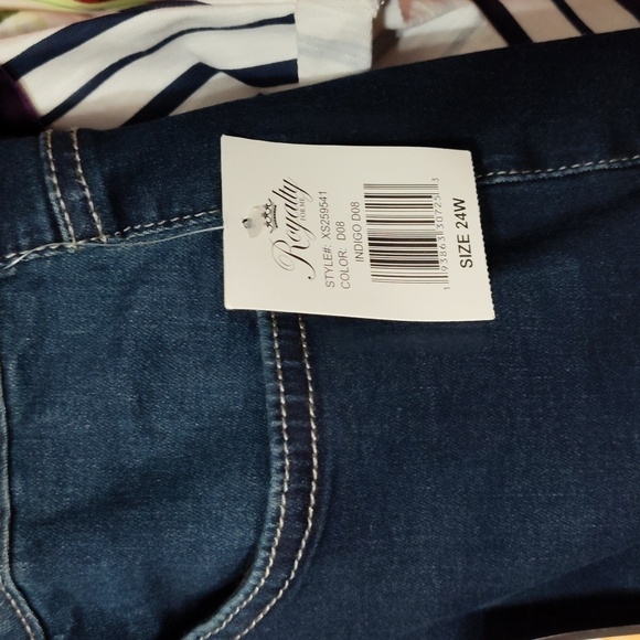NWT Royalty For Me Plus Size Cuffed Denim Short  24W - Picture 3 of 6